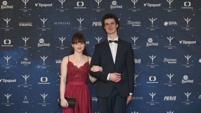 Adam Ondra s přítelkyní Ivou na Sportovci roku 2019