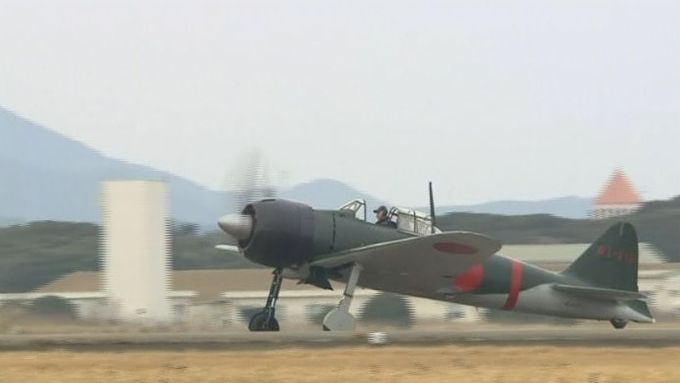 Stíhačka z druhé světové války přezdívaná Zero se opět po 71 letech odpoutala z dráhy japonského letiště.