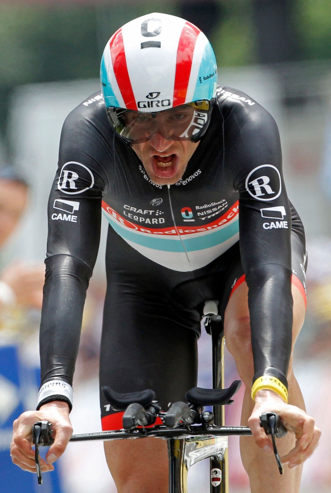 Německý cyklista Jens Voigt ze stáje Radioshack-Nissan během deváté etapy Tour de France 2012.