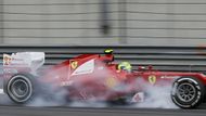 Nedaří se ani Felipe Massovi, který se před VC Čínu rozhodl místo dovolené dál ladit svůj monopost. Letos ještě nezískal ve formuli ani bod a Ferrari je jeho výkony poměrně rozladěno. Massa nicméně v pátek nijak nezářil - připsal si 12. a 17. nejrychlejší čas.