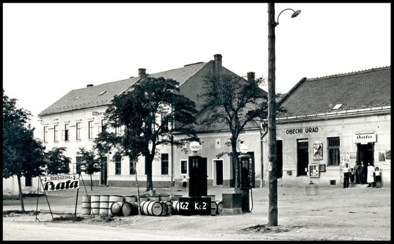 Typ kombinované čerpací stanice provozovala firma Baťa na náměstí 3. května v Otrokovicích.