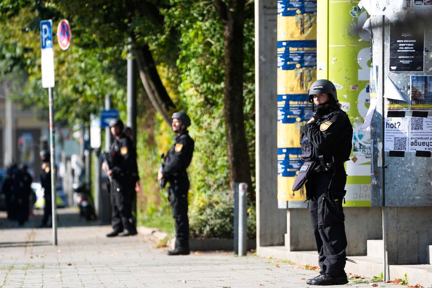 Policisté hlídkující po střelbě v Mnichově 5. září 2024