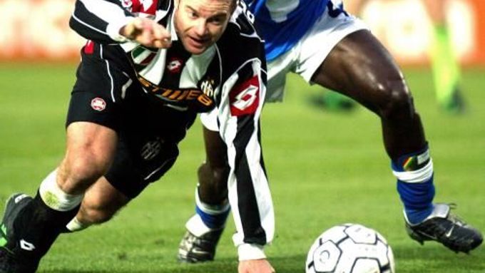 Gianluca Pessotto v roce 2002, kdy ještě aktivně hrál za Juventus Turín. Snímek je ze zápasu Serie A proti Brescii.