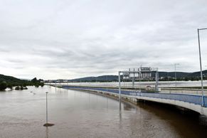 Den ve veřejné dopravě. Povodně komplikují pohyb po Praze
