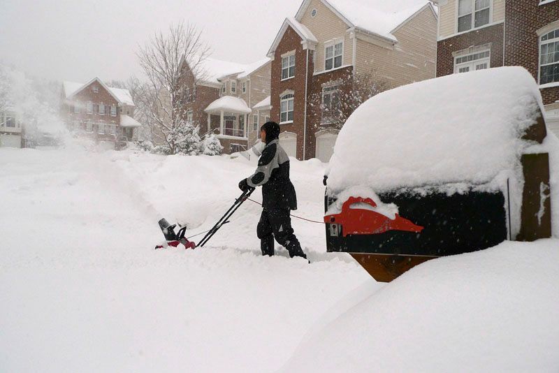 Nebezpečná sněhová bouře ochromila východ USA