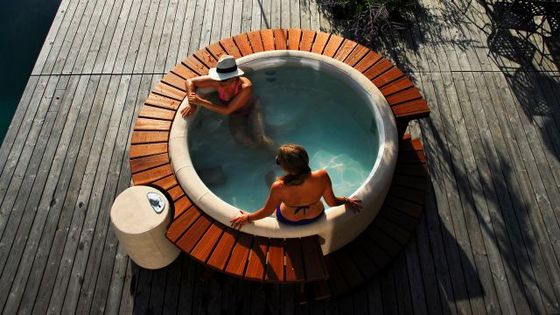 Vaše terasa jako privátní oáza relaxace ve vířivce