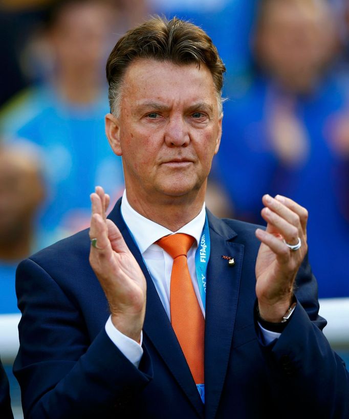 Netherlands coach Louis van Gaal claps at the 2014 World Cup Group B soccer match between Australia and Netherlands at the Beira Rio stadium in Porto Alegre June 18, 2014