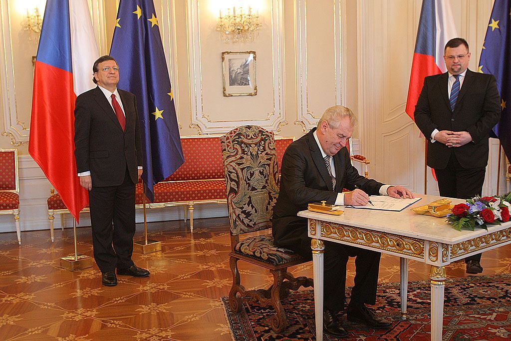 Vlajka EU na hradě