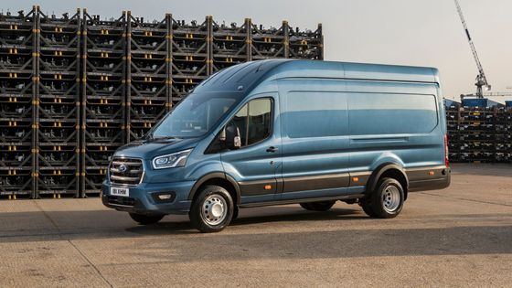 Pětitunka, čtyřkolka, samosvor. Ford Transit míří do terénu i mezi těžké váhy