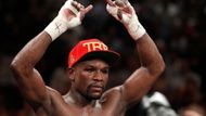 Těžké, přetěžké vítězství si připsal v noci na neděli v Las Vegas na konto slavný Američan Floyd Mayweather jr. Nejbohatší sportovec světa porazil 2-0 na body Argentince Marcose Reného Maidanu.