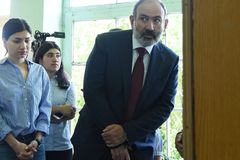 V arménských volbách zvítězil premiér Pašinjan. I přes porážku ve válce v Karabachu