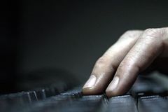 Lidé volí podle ověřených informací, odmítla policie trestní oznámení na e-mailového dezinformátora
