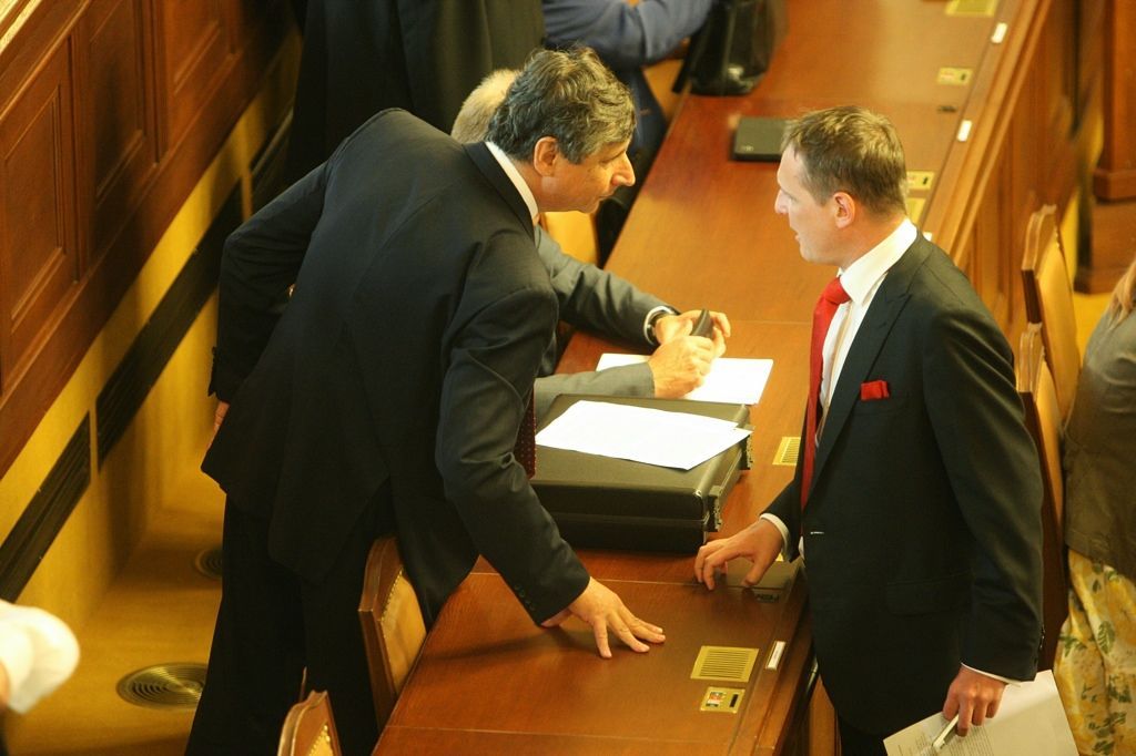 Jednání o rozpuštění sněmovny