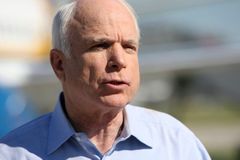 Obama zmizel ze záře reflektorů, na tahu je McCain