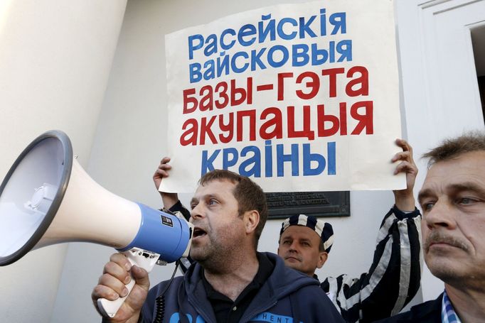 Demonstrace v Minsku proti základně.