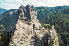 V Rakousku obvinili Češku z nedbalosti. Její šestiletý syn zemřel při náročné túře