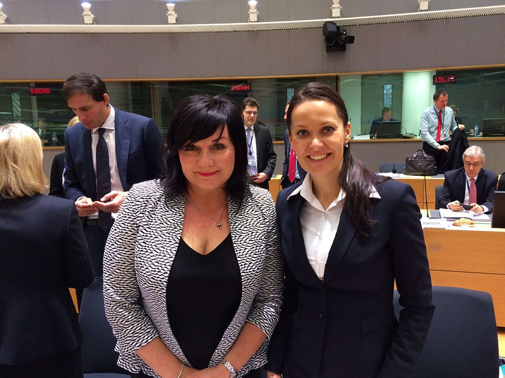 Ministryně financí Alena Schillerová (ANO) se svou náměstkyní Lenkou Dupákovou na zasedání Rady EU pro hospodářské a finanční záležitosti (ECOFIN) v Bruselu v lednu 2018.