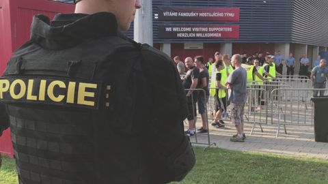 Fanoušci Baníku mohli v Plzni na stadion. Komise zrušila zákaz těsně před zápasem