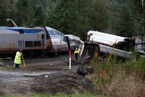 Foto: Vlak v USA se řítil trojnásobně rychleji, než povolovaly předpisy. Policisté tápou proč