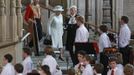 Britain's Queen Elizabeth is greeted by the National Children's Orchestra as she arrives for a lunch given by the Livery Companies for her Diamond Jubilee, at Westminster Hall in London June 5, 2012. The Queen began the fourth and final day of her Diamond Jubilee celebrations on Tuesday with a solo appearance at a thanksgiving service in St. Paul's Cathedral ahead of a horse-drawn procession and a wave from Buckingham Palace. REUTERS/Olivia Harris (BRITAIN - Tags: ANNIVERSARY ROYALS SOCIETY) Published: Čer. 5, 2012, 1:09 odp.