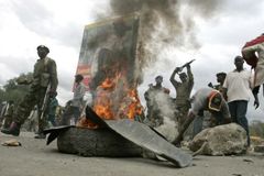 Při protestech v Keni zahynuli nejméně dva lidé, policie použila slzné granáty i vodní děla