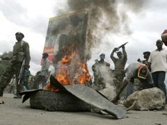 Při nepokojích v keňském městě Naivasha zemřelo v neděli 27. ledna 2008 nejméně deset lidí.