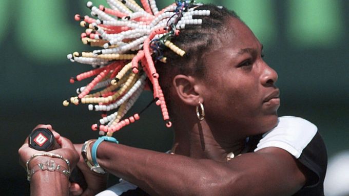 Serena slaví 37. Tak šel čas od prvního turnaje, přes těhotenství až po skandály