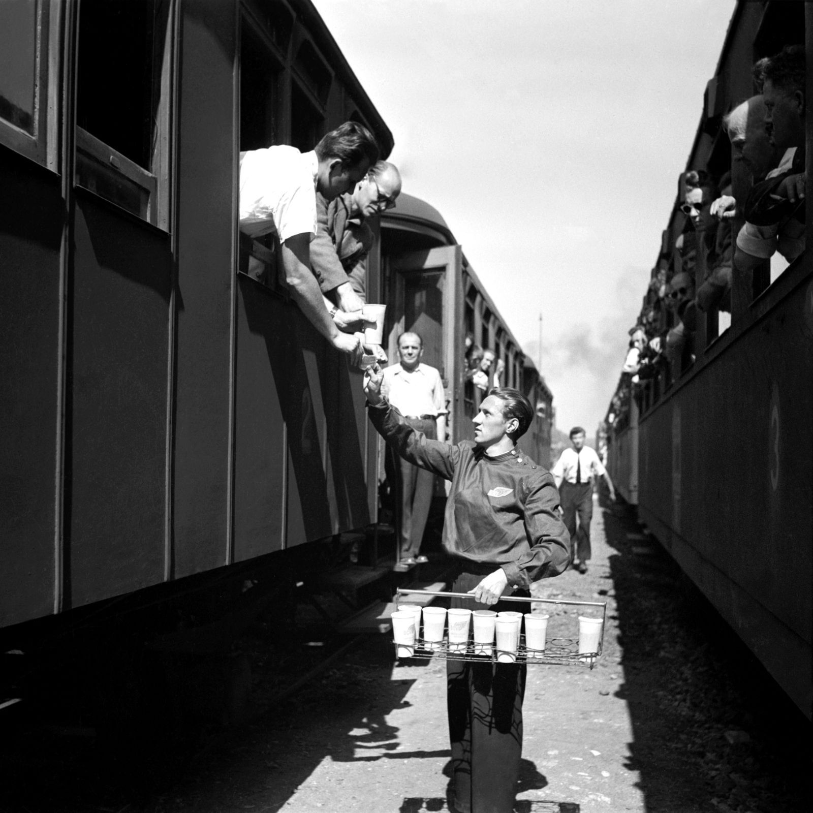 vlak nádraží pivo 1950