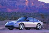 Porsche 911 Carrera - Tato generace nevyniká vzhledem, ale je zábavná na řízení. Geny Porsche nezmizely. Vybrali jsme: 3.6 Carrera 4 (2004) najeto 100t km, cena: 599 000 Kč.