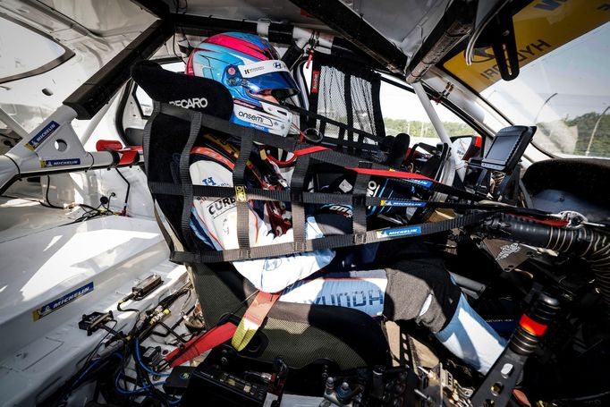 Robert Wickens za volantem Hyundai Elantra N TCR