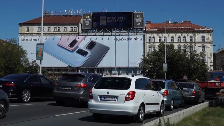 Praha chce bojovat s vizuálním smogem, připravuje rozšíření zákazu reklamy