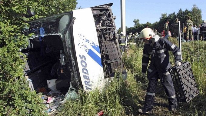 Při nehodě českého autobusu ve Štýrsku byly zraněny desítky osob