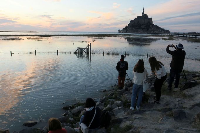 Klášter Mont-Saint-Michel ve francouzské Normandii byl postaven před 1000 lety.