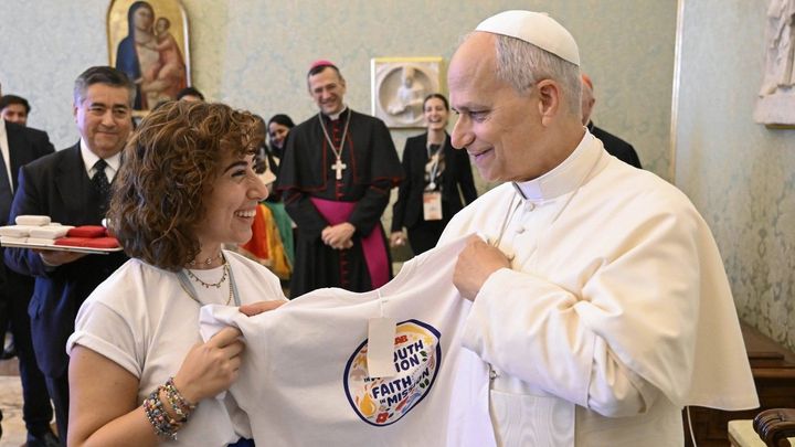 Mladí volí kostel místo sociálních sítí. Křesťanství zažívá u generace Z comeback