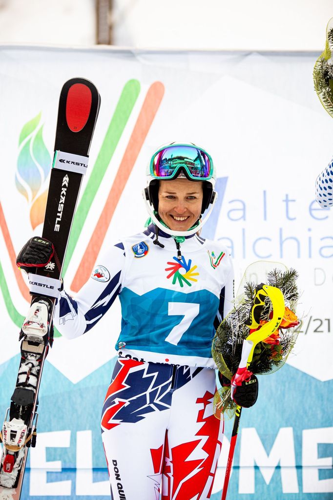 Tereza Kmochová při květinovém ceremoniálu na deaflympijských hrách 2019