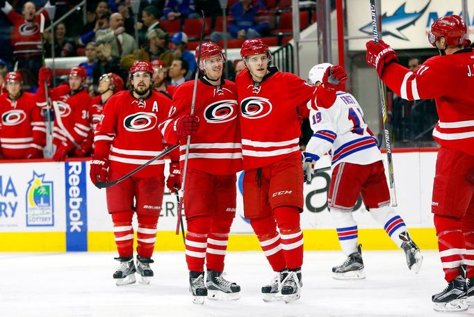 Joakim Nordström a Andrej Nestrašil (Carolina Hurricanes)