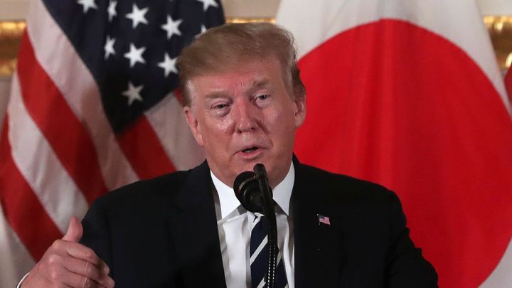 Trump v Japonsku: Americká auta zde nenajde, tvrdě podpoří investice, zajde i na sumó