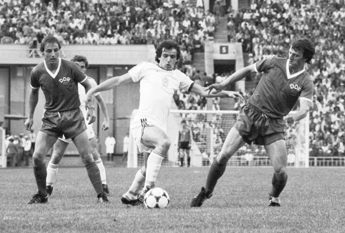 Ladislav Vízek v zápase s DDR na olympiádě v roce 1980