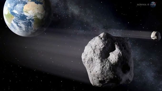 Zemi těsně mine asteroid.