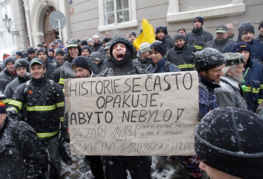 Stávka hasičů před Sněmovnou