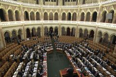 Za chyby mají jít politici v Maďarsku před soud