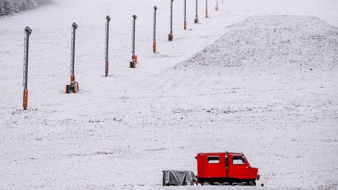 V Česku letos poprvé sněží i mimo hory. O víkendu může místy napadnout 15 centimetrů