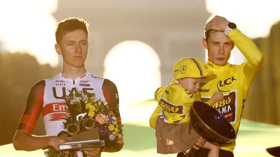 Tadej Pogačar a Jonas Vingegaard po skončení Tour de France 2022