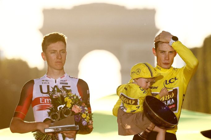Tadej Pogačar a Jonas Vingegaard po skončení Tour de France 2022.