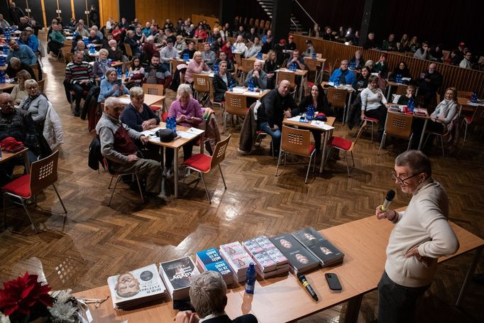 Průřez tvorbou fotografa Týdeníku Respekt Matěje Stránského za rok 2022.