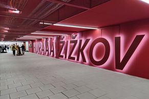 Praha má po letech novou železniční stanici. Zároveň se otevřel i netradiční podchod