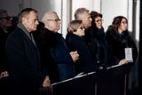 Na pohřeb dorazil i předseda Evropské rady Donald Tusk (vlevo), bývalý polský prezident Lech Walesa a jeho manželka Danuta Walesa.