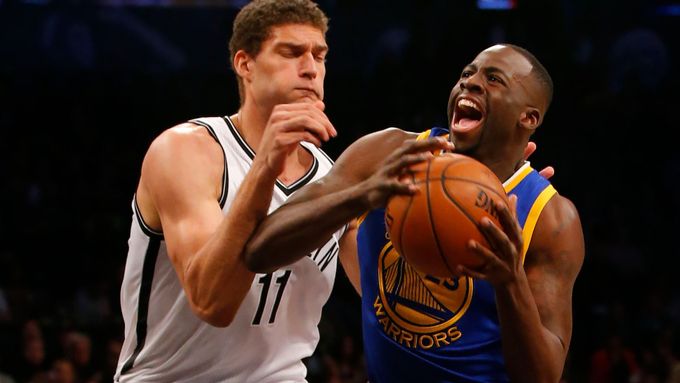 NBA: Golden State Warriors vs Brooklyn Nets (Brook Lopez, Draymond Green)