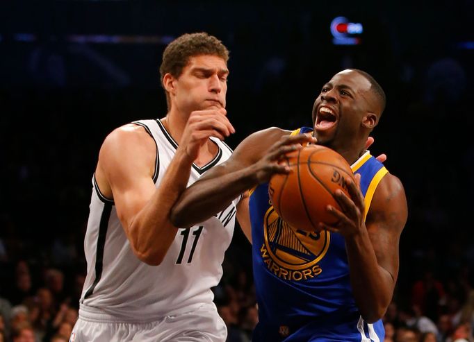 NBA: Golden State Warriors vs Brooklyn Nets (Brook Lopez, Draymond Green)