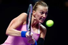Video: Kvitová začala Turnaj mistryň prohrou, všechny české deblistky zvítězily